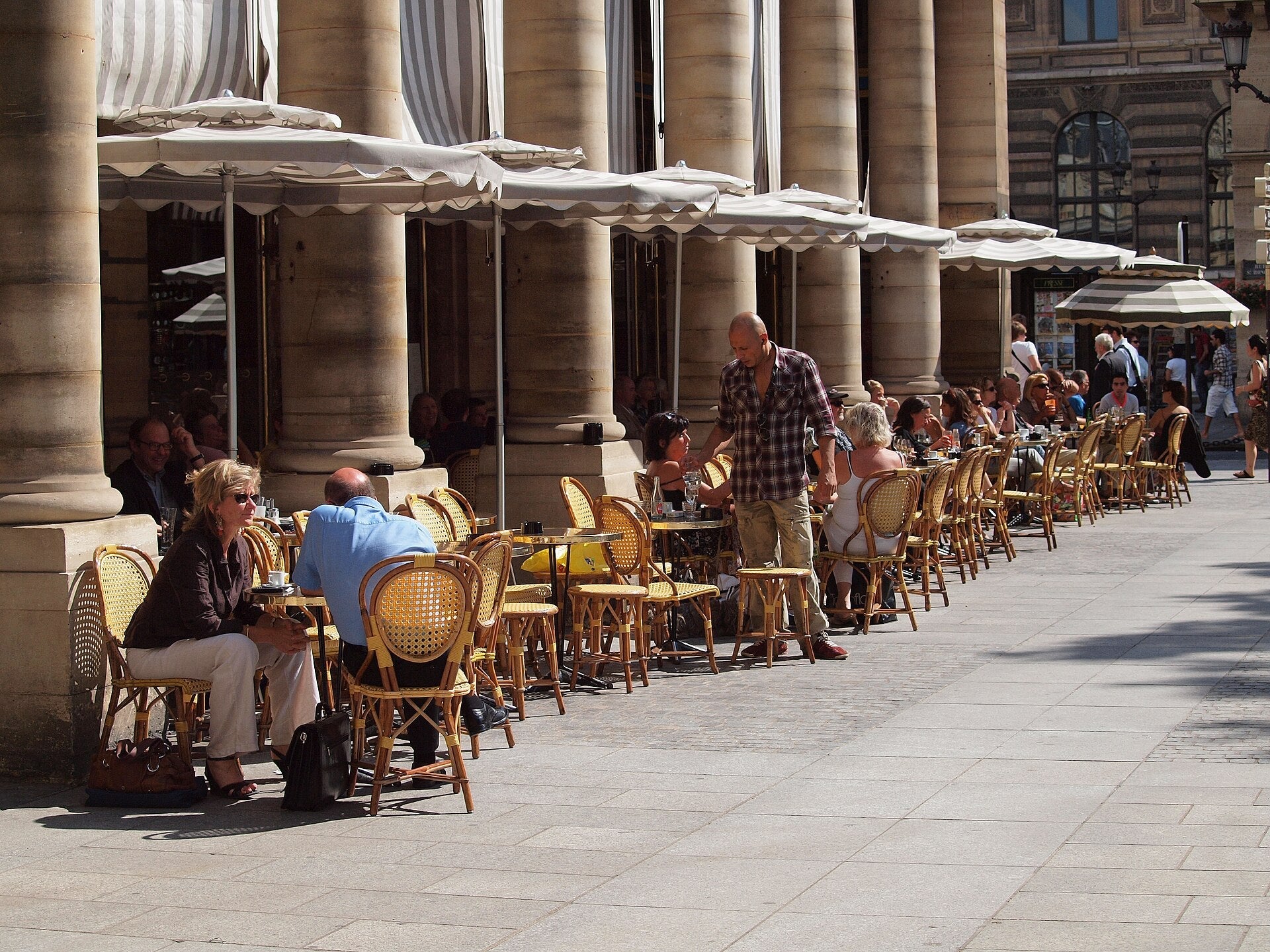 Bistrô Parisiense — A Arte do Almoço Francês