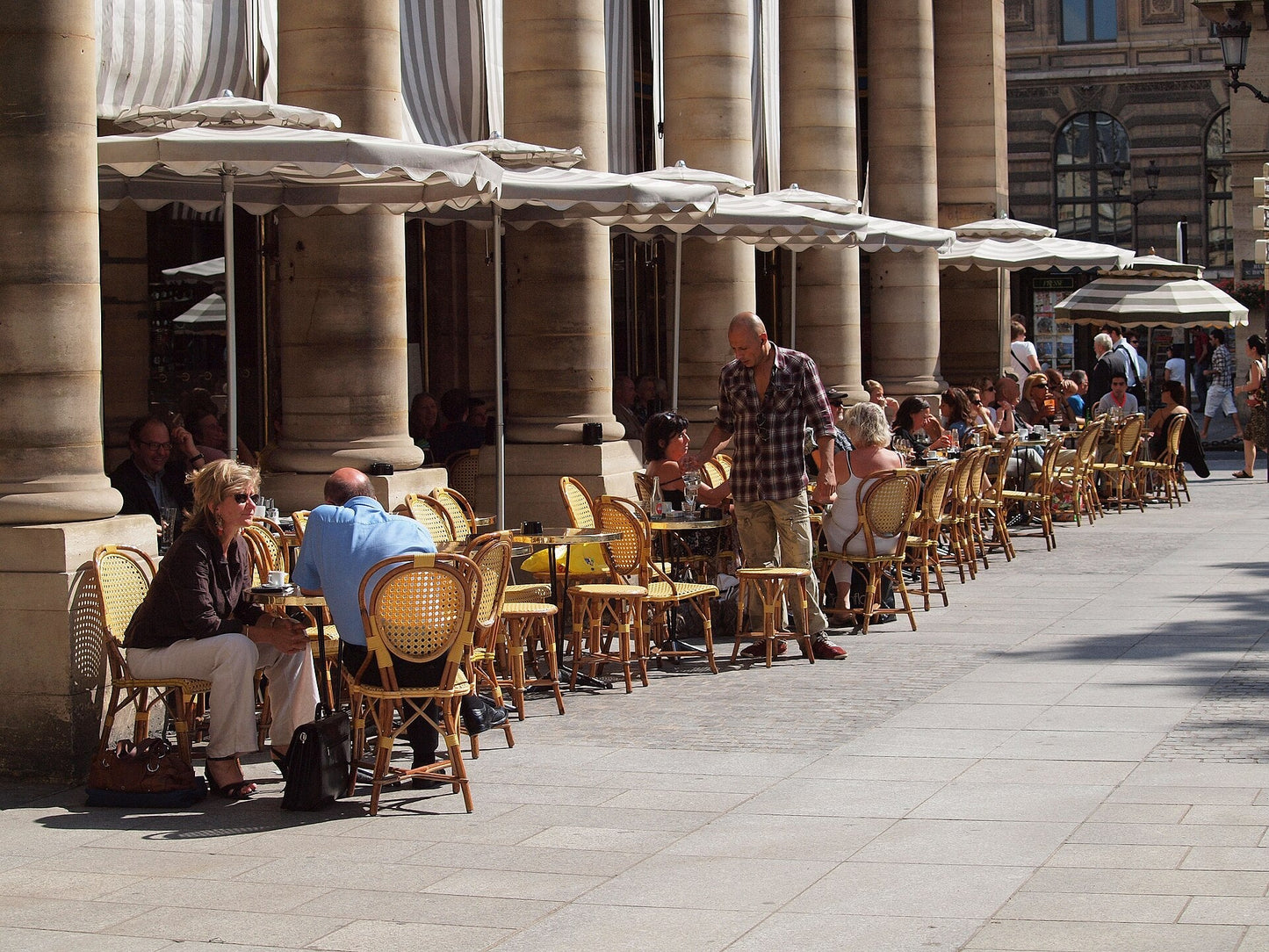 Bistrô Parisiense — A Arte do Almoço Francês