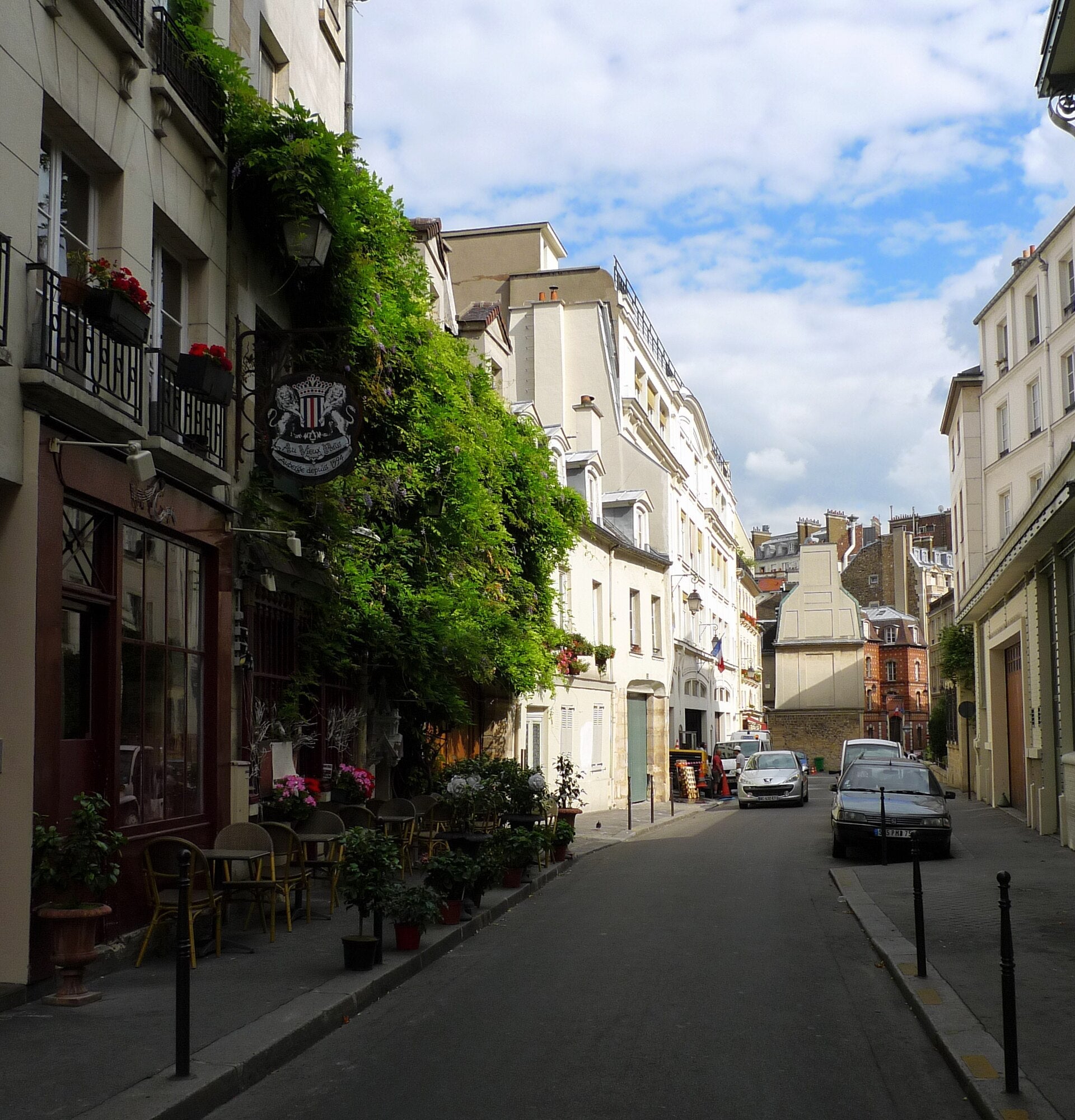 Bistrô Parisiense — A Arte do Almoço Francês