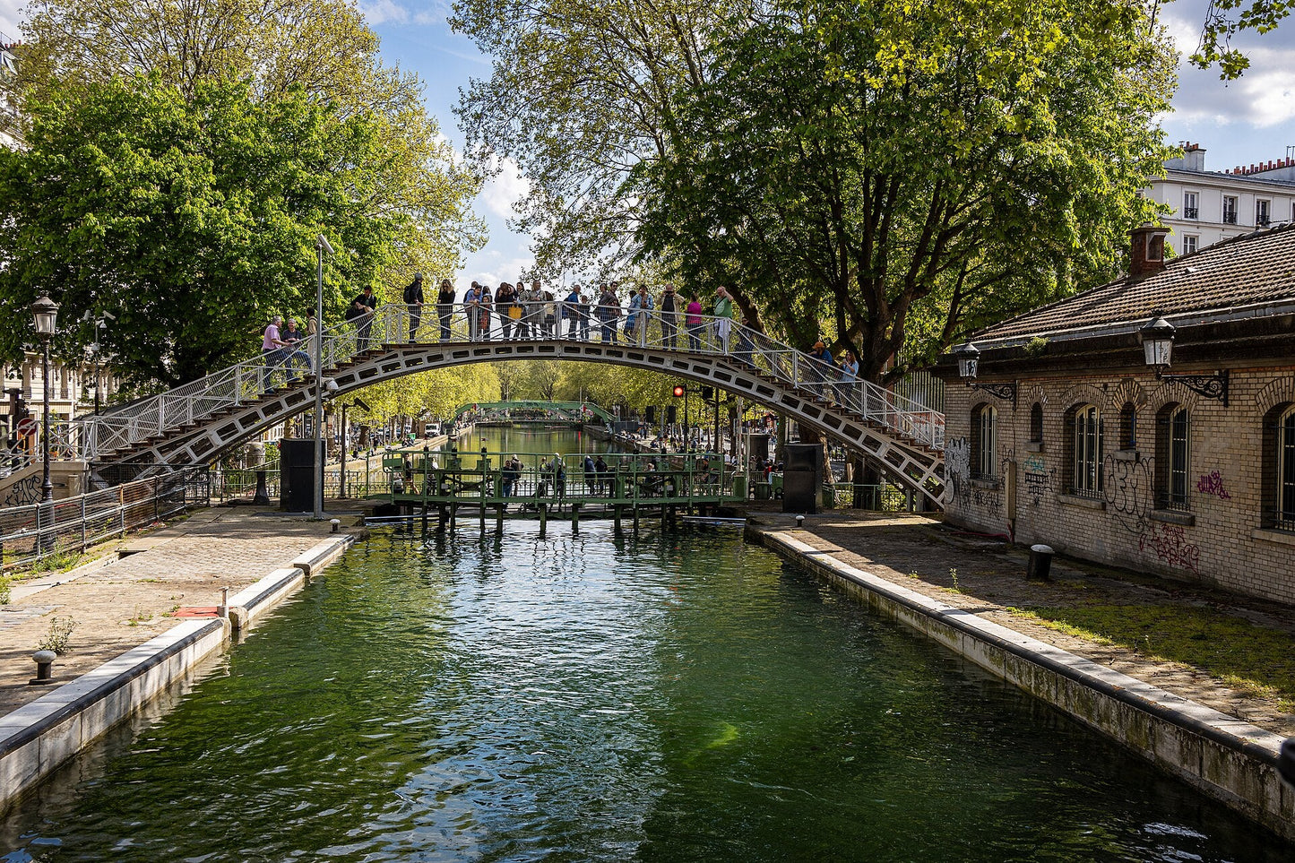 Canal Saint-Martin — A Paris Contemporânea