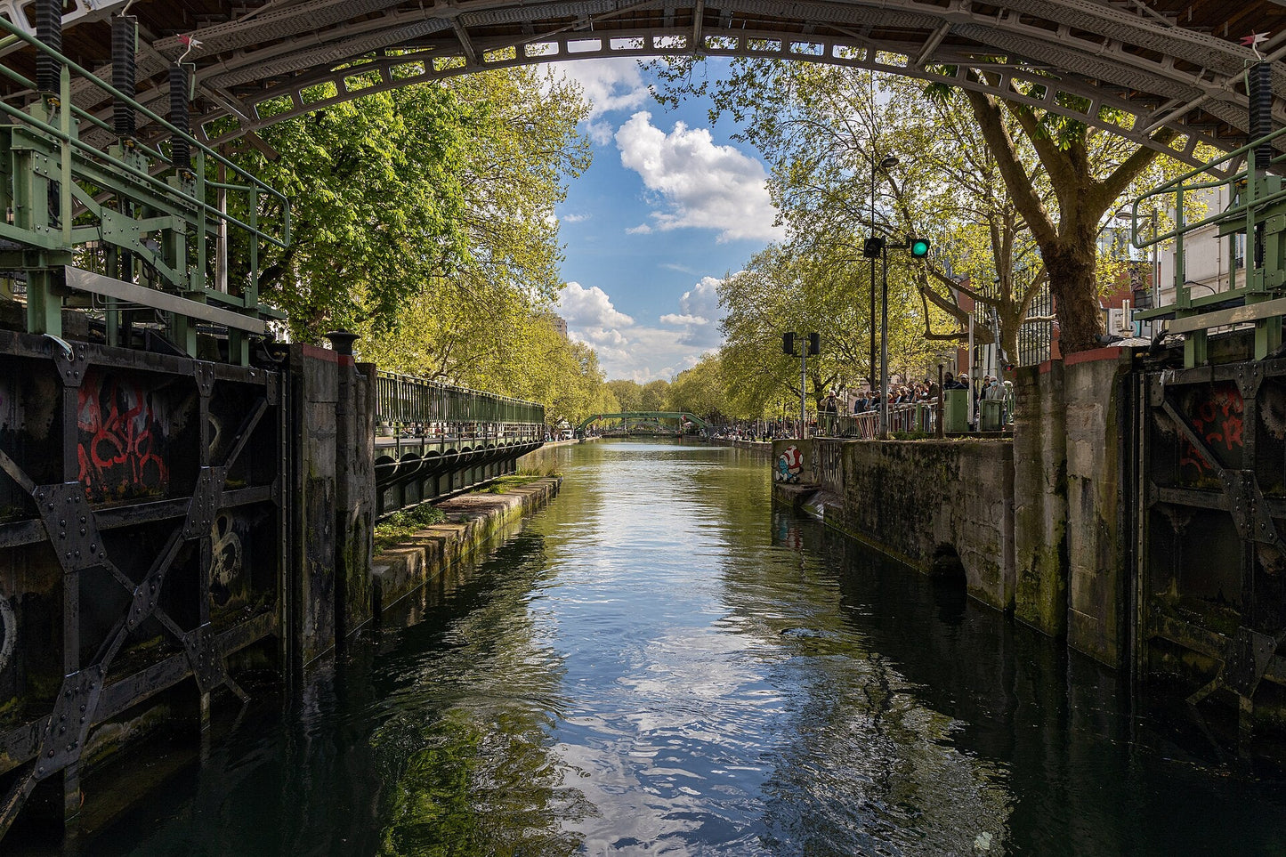 Canal Saint-Martin — A Paris Contemporânea