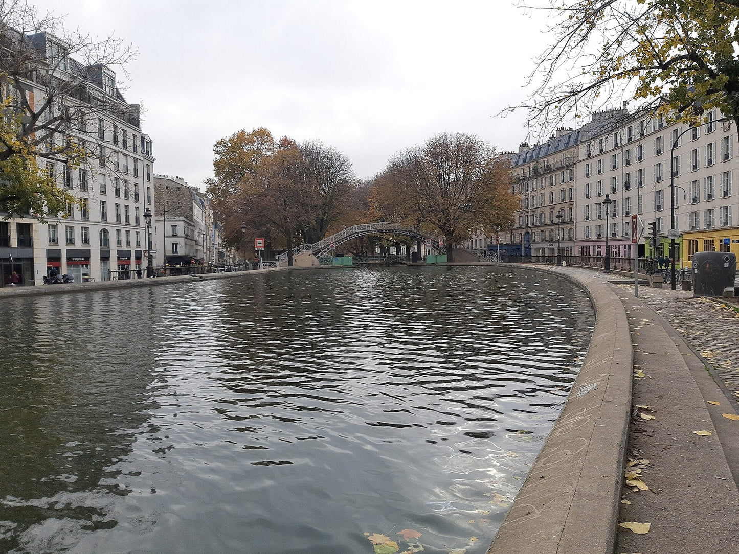Canal Saint-Martin — A Paris Contemporânea