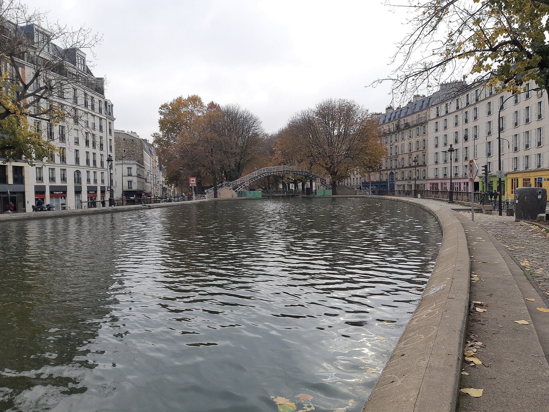 Canal Saint-Martin — A Paris Contemporânea