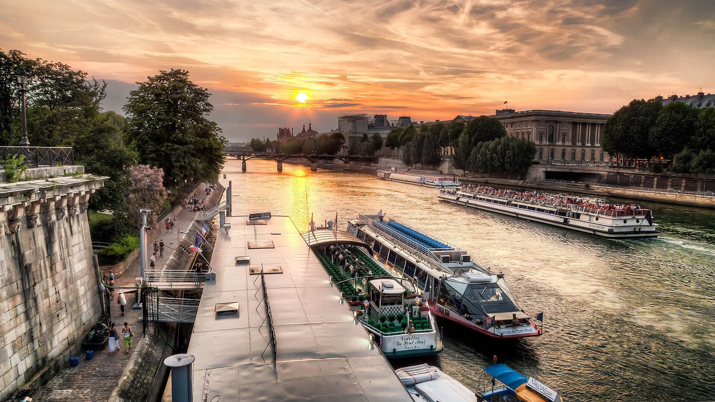 Cruzeiro no Rio Sena — Paris Vista da Água