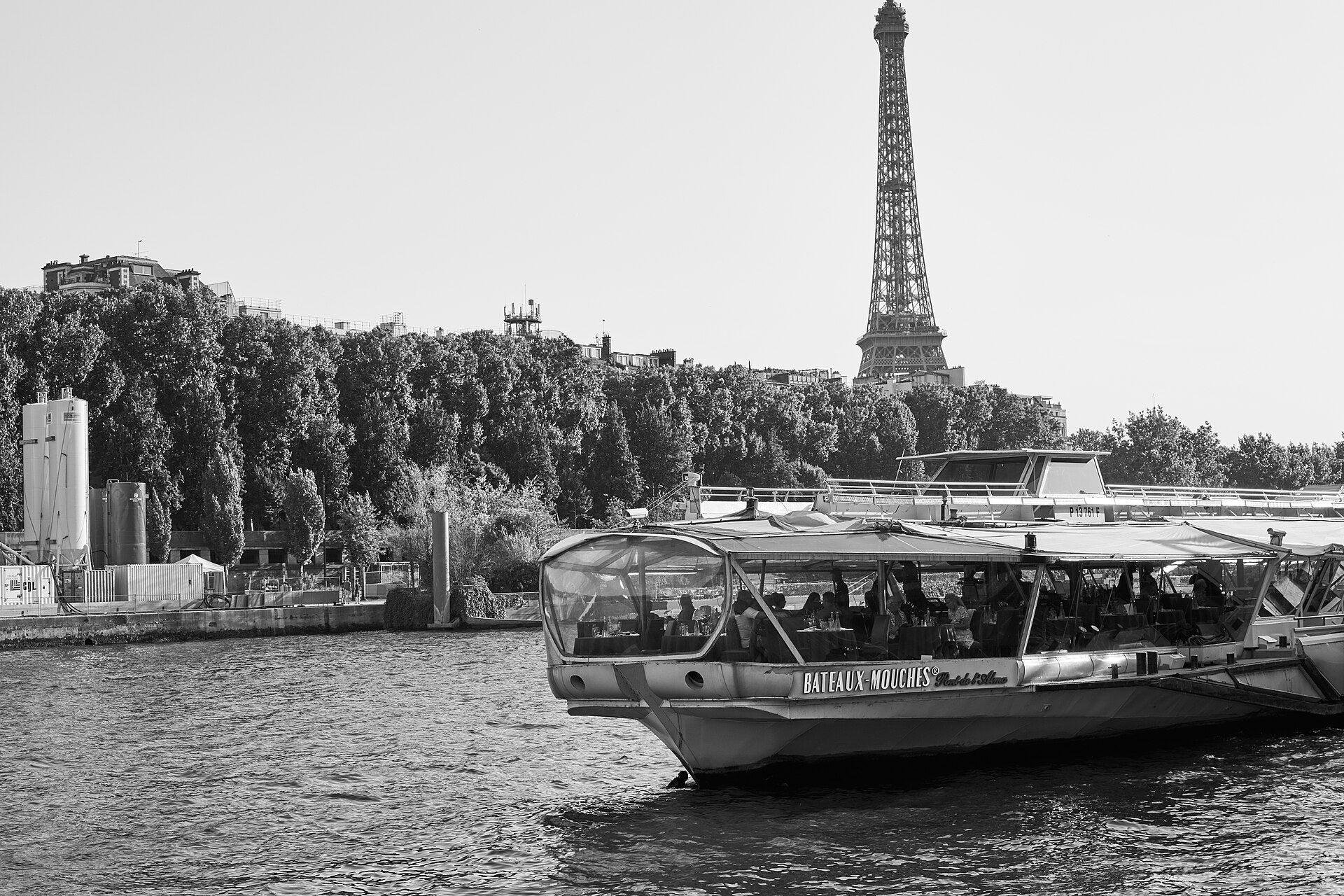 Cruzeiro no Rio Sena — Paris Vista da Água