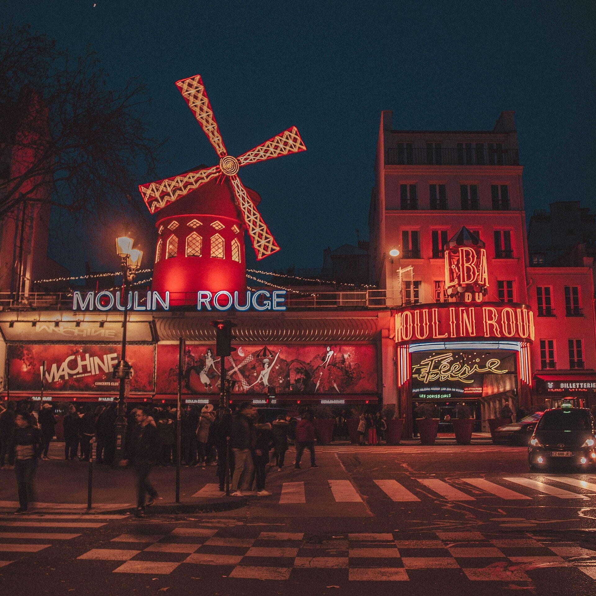 Moulin Rouge — Noite no Cabaré Histórico de Paris