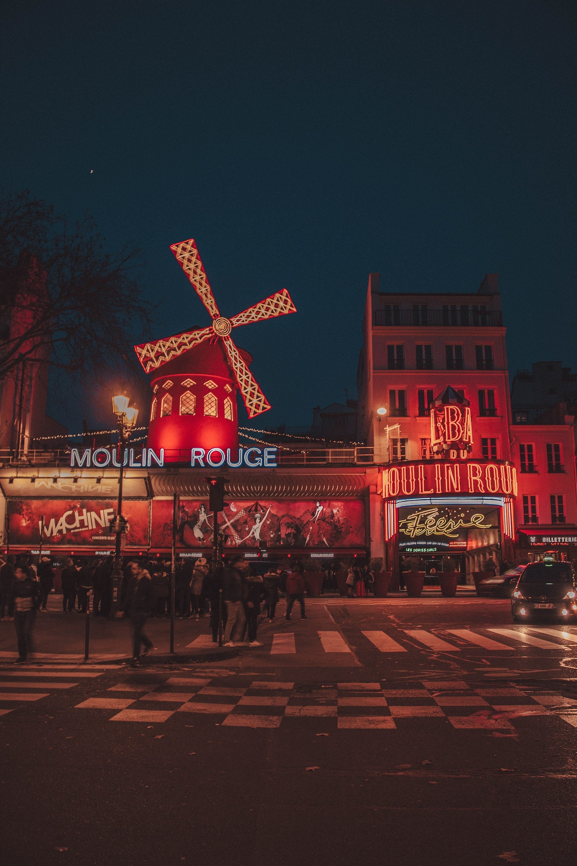 Moulin Rouge — Noite no Cabaré Histórico de Paris