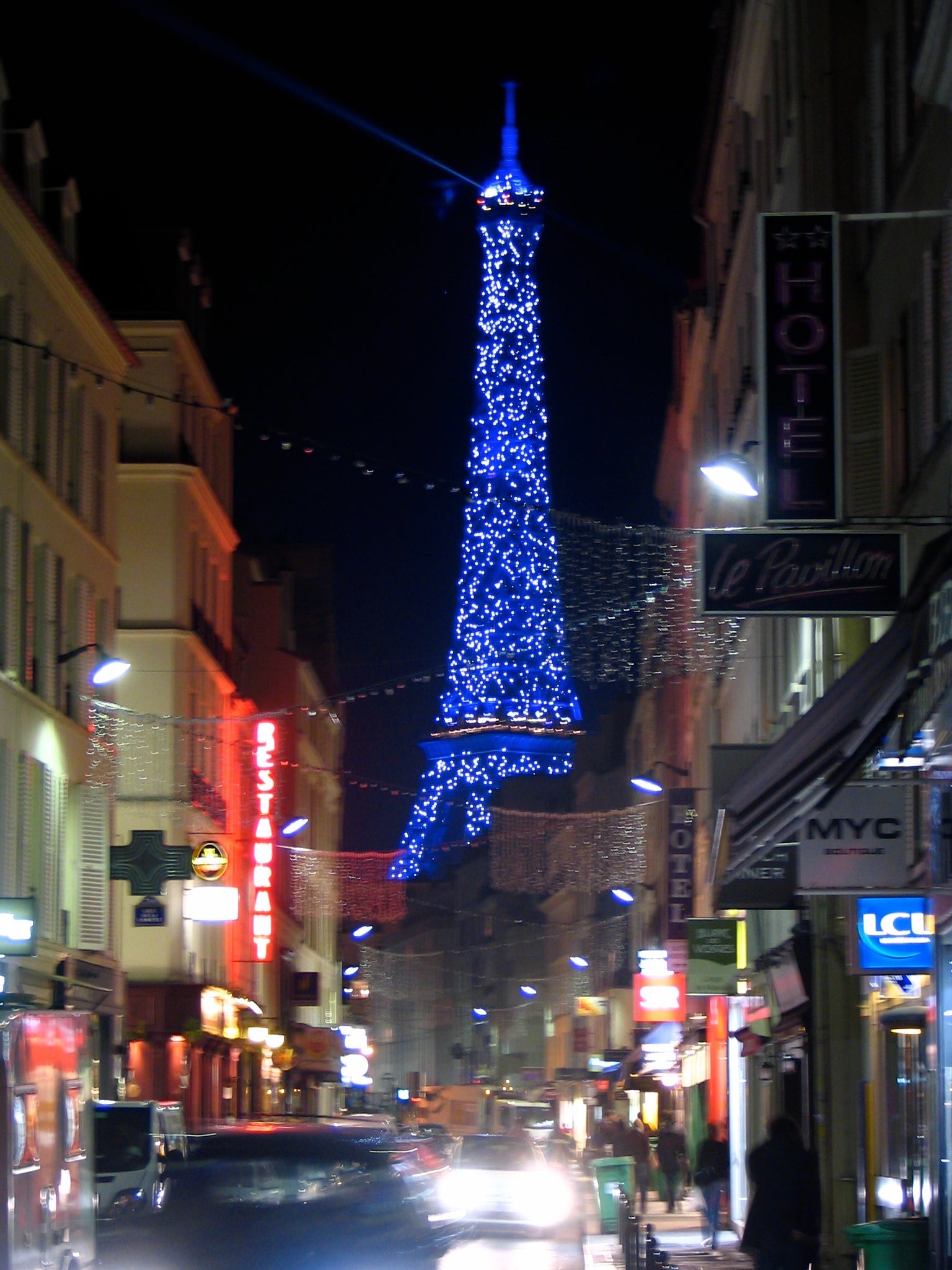 Paris Iluminada — Passeio Noturno com Show de Luzes