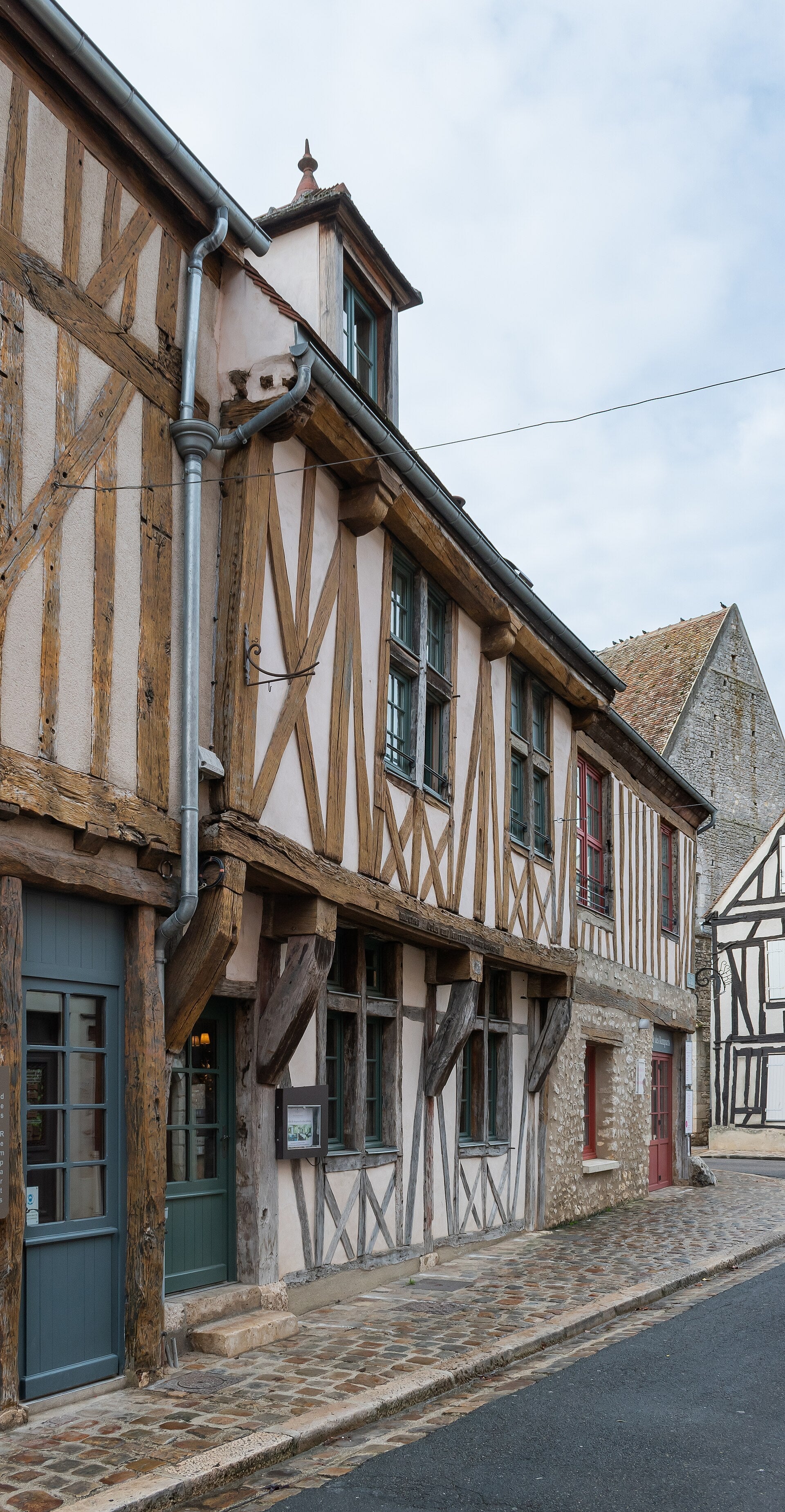 Provins — Cidade Medieval Patrimônio da UNESCO